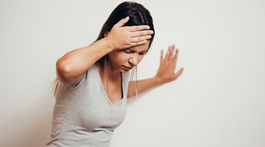 Chóng mặt, đau đầu và mệt mỏi kéo dài có thể là triệu chứng của bệnh hiếm.