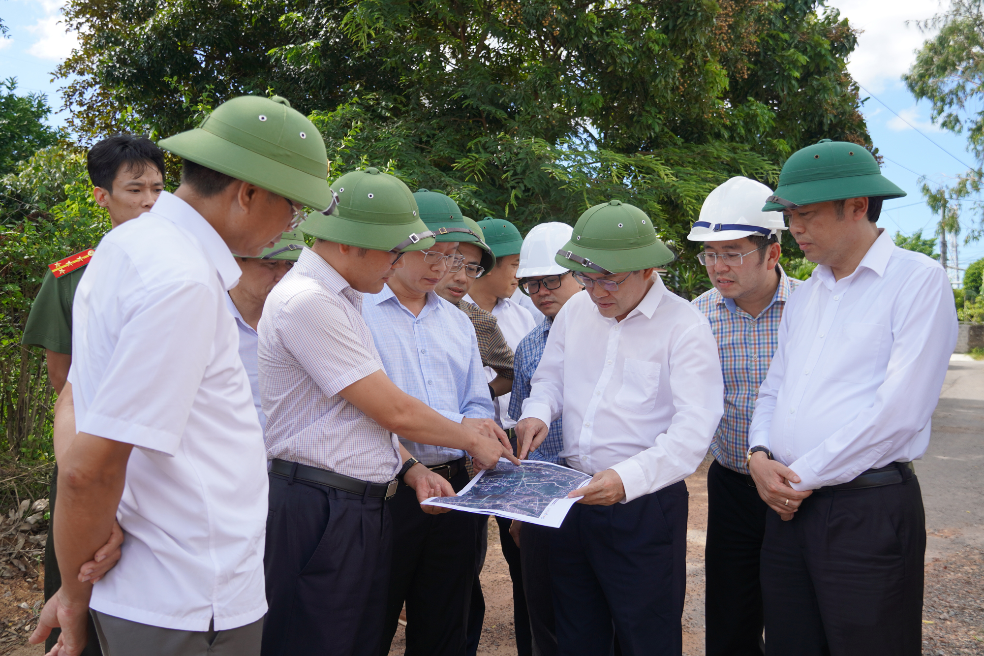 Phó Chủ tịch UBND tỉnh Quảng Trị Phan Phong Phú kiểm tra tiến độ thực hiện các công trình thuộc Dự án BIIG2