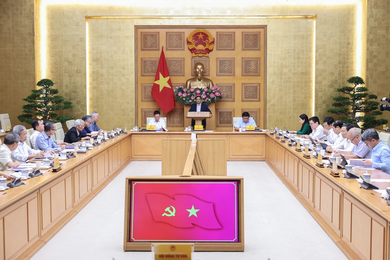 Thủ tướng Phạm Minh Chính làm việc với Hội đồng Tư vấn chính sách. Ảnh: VGP.