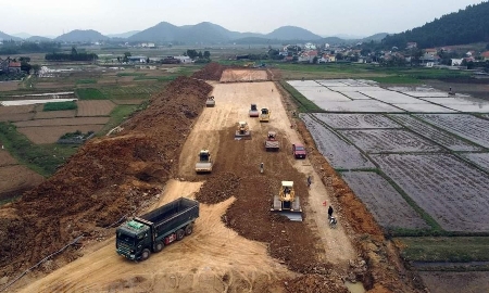 Dự án cao tốc trọng điểm miền Tây có nguy cơ chậm tiến độ do thiếu cát