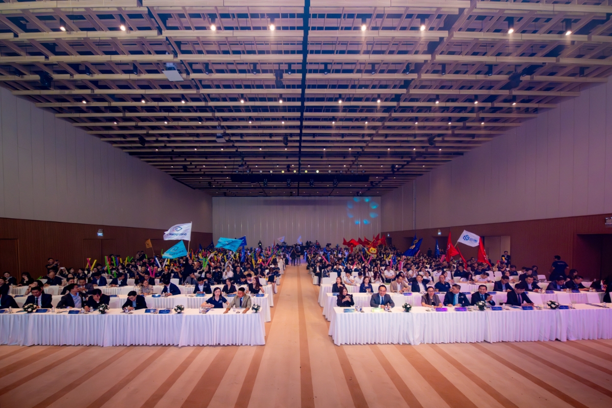 Hơn 1000 chuyên viên kinh doanh góp mặt tại sự kiện ra quân dự án.