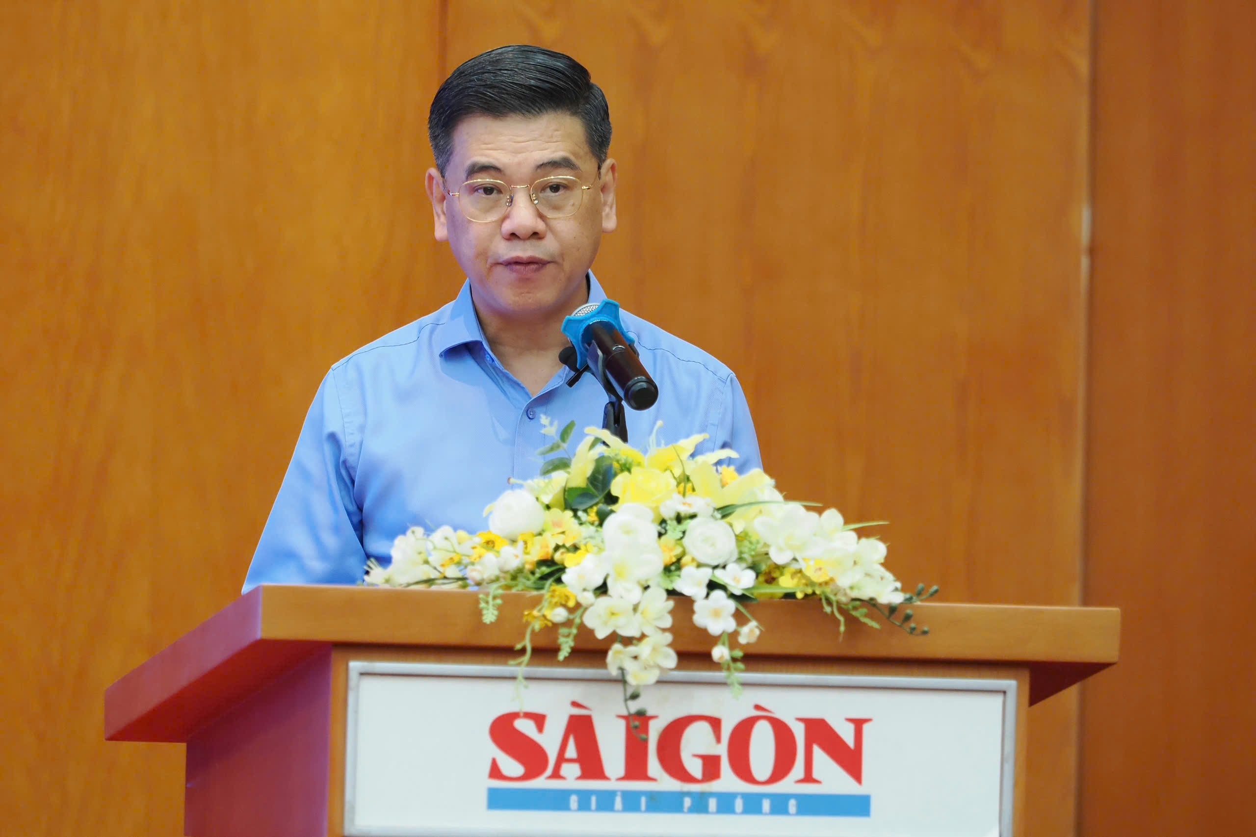 Phó Chủ tịch UBND TP.HCM Nguyễn Văn Dũng phát biểu tại hội thảo. 
