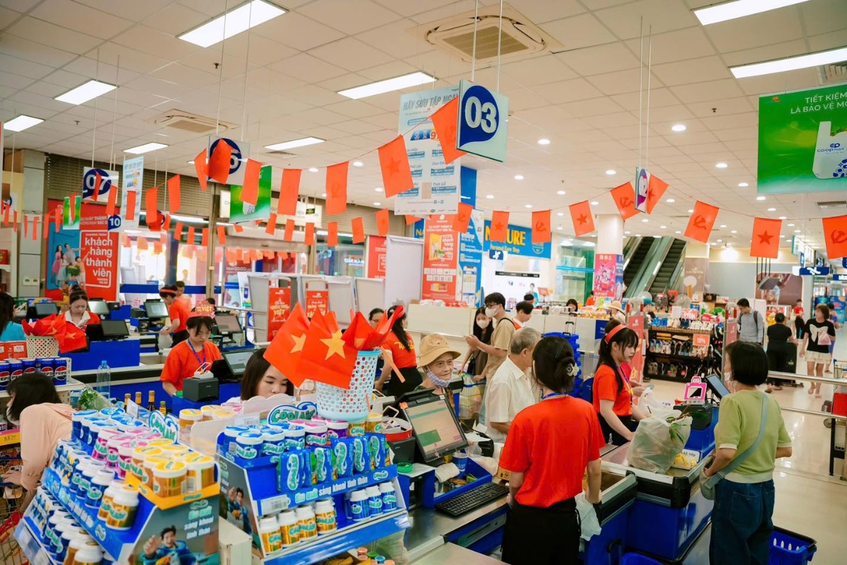 Việc phối hợp giữ giá và khuyến mãi lớn là nỗ lực nhằm kích cầu.