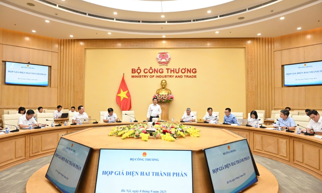 Bộ trưởng Bộ Công Thương Nguyễn Hồng Diên chủ trì buổi làm việc về giá điện 2 thành phần.