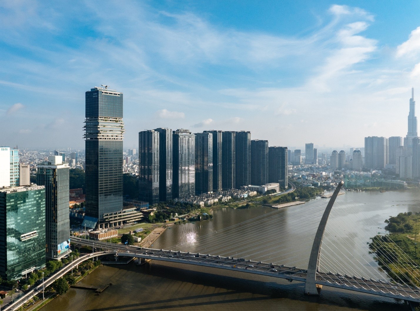 Khu vực Ba Son với tháp Saigon Marina IFC và các tòa căn hộ hàng hiệu Marriott & JW Marriott