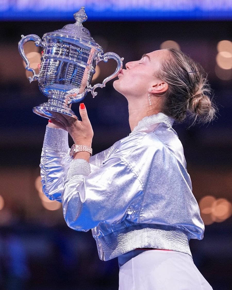 Aryna Sabalenka trở thành tay vợt nữ đầu tiên bảo vệ thành công danh hiệu US Open kể từ sau Serena Williams giai đoạn 2012 - 2014.  