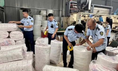 Bỉm trẻ em, băng vệ sinh giả mạo nhiều nhãn hiệu nổi tiếng