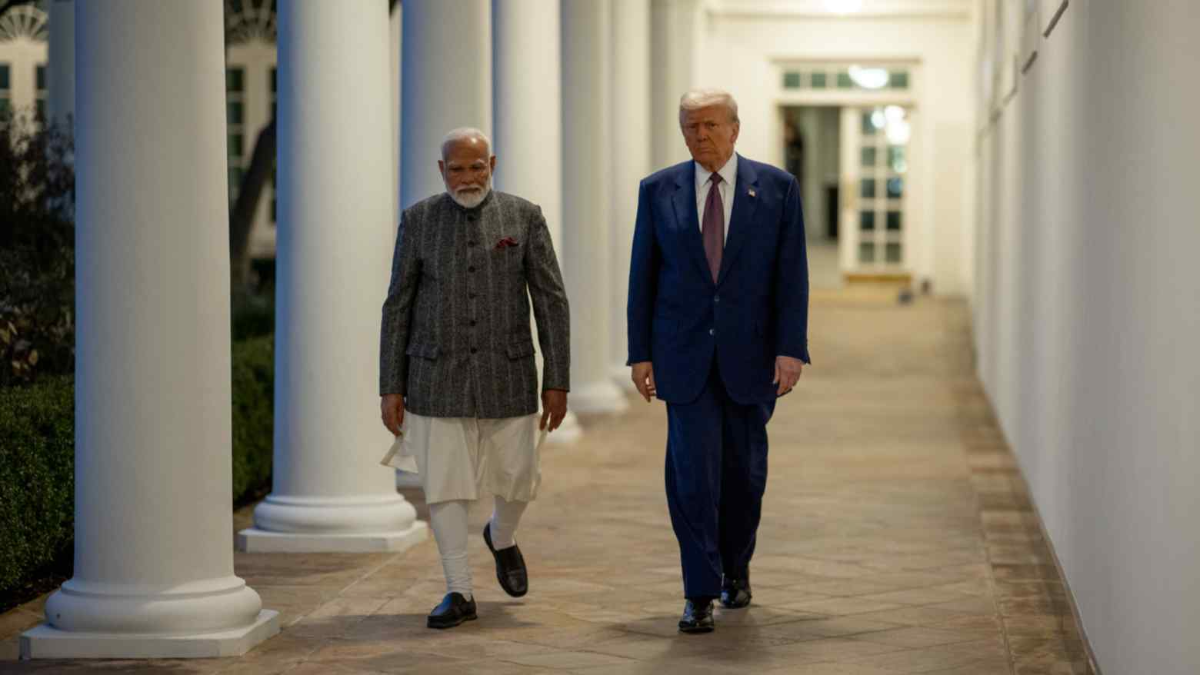 Thủ tướng Ấn Độ Narendra Modi đi cùng Tổng thống Mỹ Donald Trump trong chuyến thăm Nhà Trắng vào tháng 2/2025 - Ảnh: Nhà Trắng