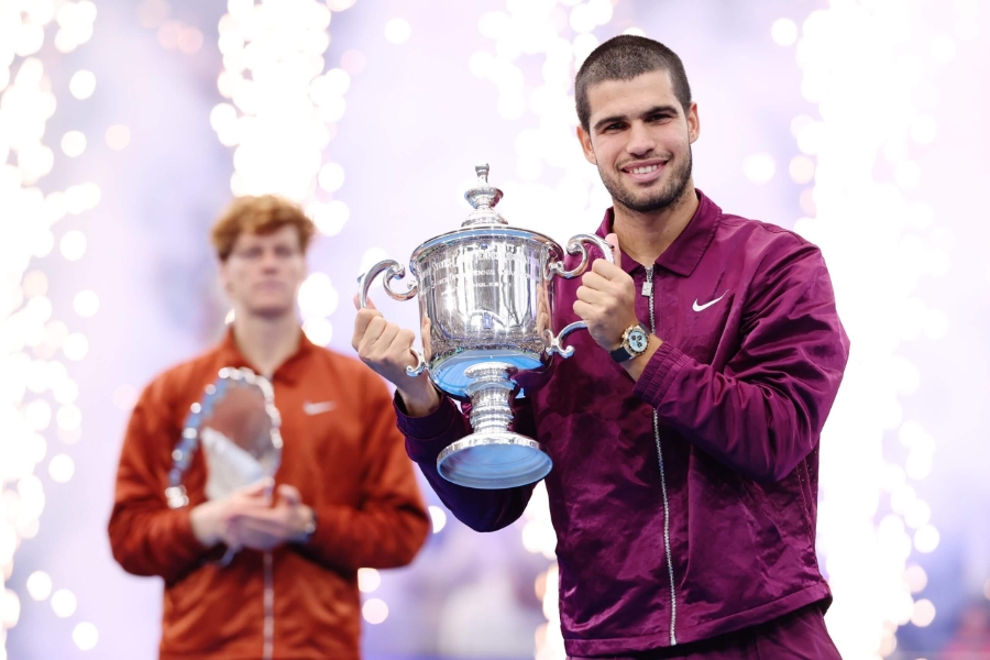 Với chức vô địch US Open 2025, Carlos Alcaraz trở thành tay vợt thứ tư có được ít nhất 2 chức vô địch Grand Slam trên mọi mặt sân.