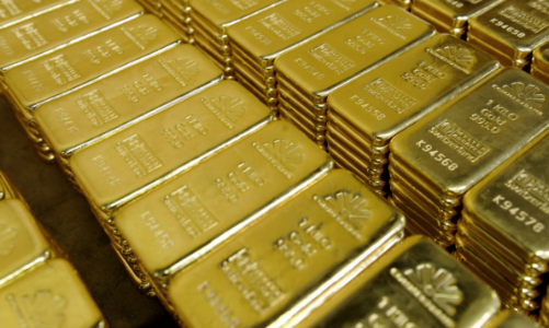 Giá vàng vượt xa mốc 3.600 USD/oz, quỹ SPDR Gold Trust bán ròng