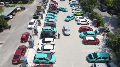 Hanoi proposes 1,400 EV charging stations for vehicles