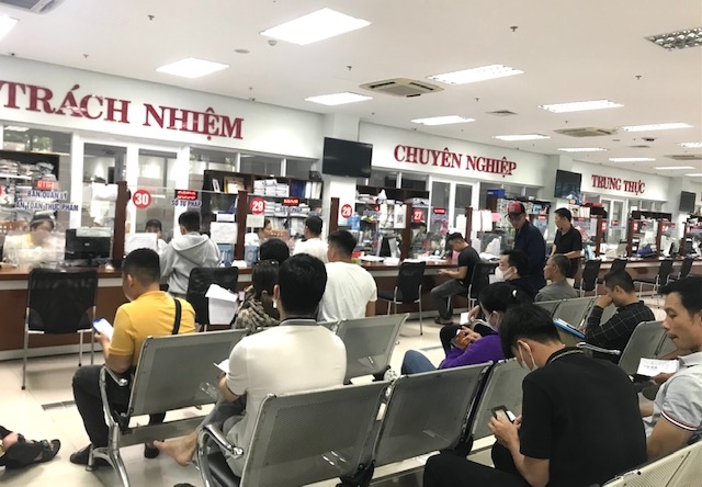 Quày một cửa Trung tâm Hành chính Đà Nẵng. Ảnh Ngô Anh Văn
