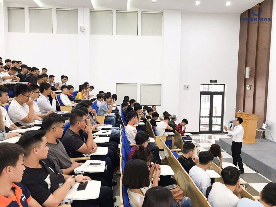 Việc chuẩn bị kỹ năng công nghệ cho sinh viên không chỉ là trách nhiệm của nhà trường mà cần sự đồng hành sâu sát của doanh nghiệp. Ảnh minh họa