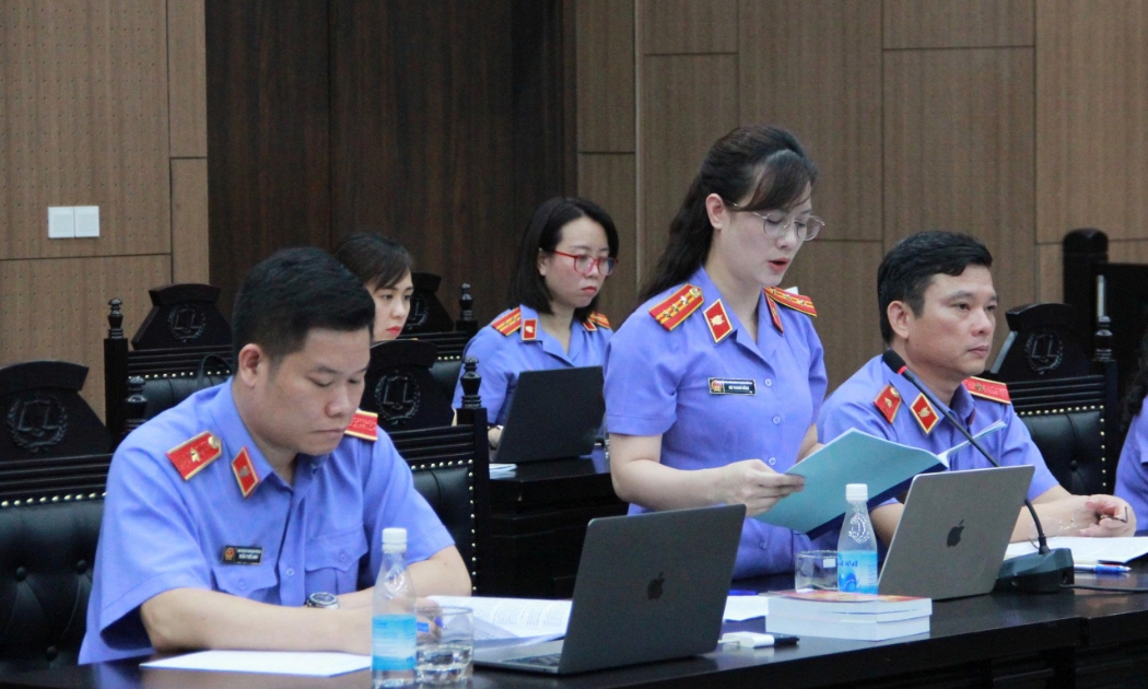 Viện kiểm sát luận tội với các bị cáo.