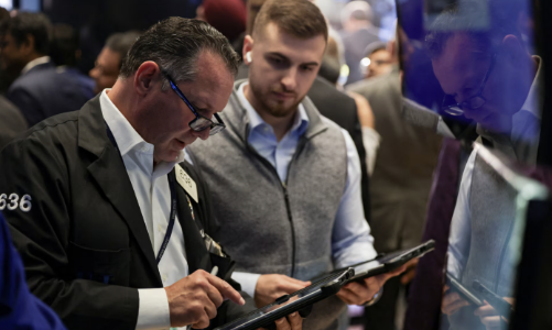 Chứng khoán Mỹ đồng loạt lập kỷ lục bất chấp số liệu việc làm xấu, giá dầu tăng sau tin Qatar