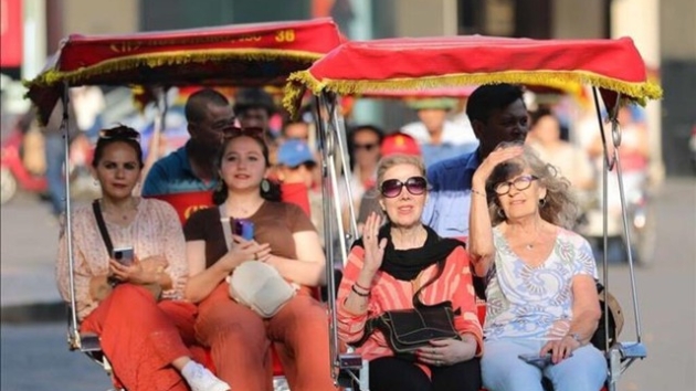 Vietnam welcomes nearly 14 mln foreign tourists in 8M