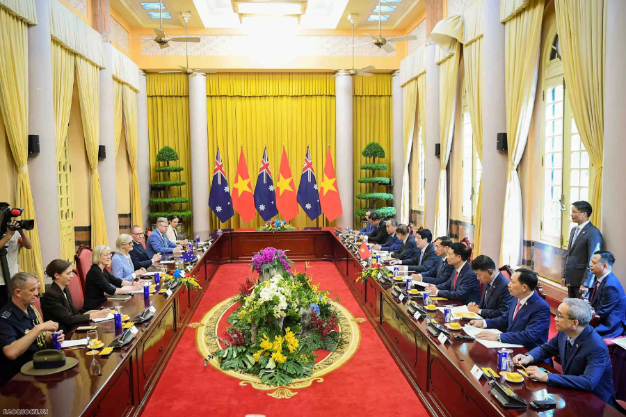 Sau lễ đón chính thức, Chủ tịch nước Lương Cường và Toàn quyền Sam Mostyn dẫn đầu Đoàn cấp cao hai nước tiến hành hội đàm.