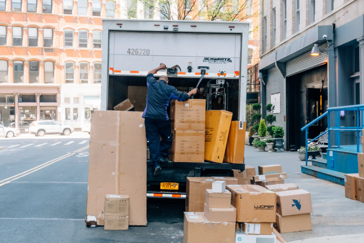 Chính sách “de minimis” bị loại bỏ khiến dịch vụ bưu chính nhiều nước phải thay đổi hoạt động.&nbsp;