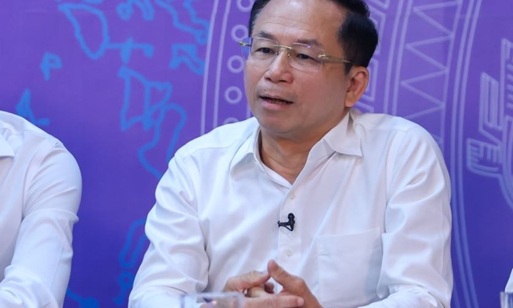 Phó Tổng Giám đốc Tập đoàn Điện lực Việt Nam (EVN) Nguyễn Xuân Nam thông tin về việc mua bán điện. Ảnh: VGP.