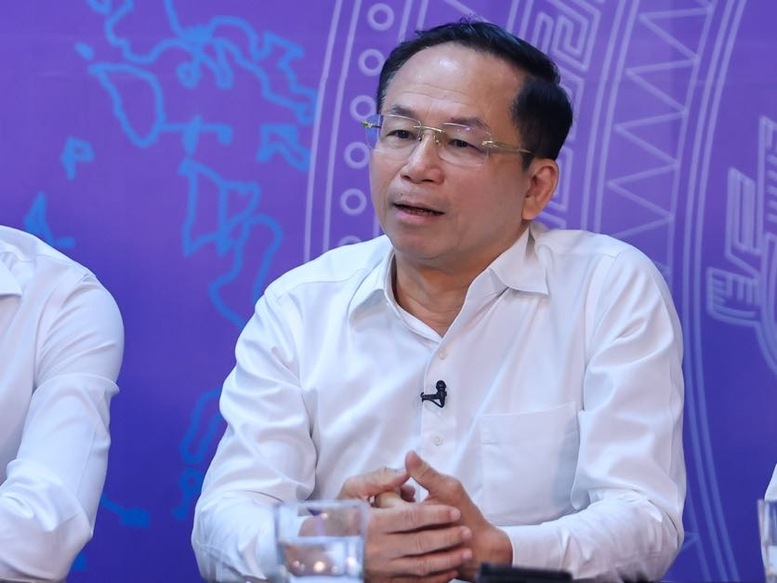 Phó Tổng Giám đốc Tập đoàn Điện lực Việt Nam (EVN) Nguyễn Xuân Nam thông tin về việc mua bán điện. Ảnh: VGP.