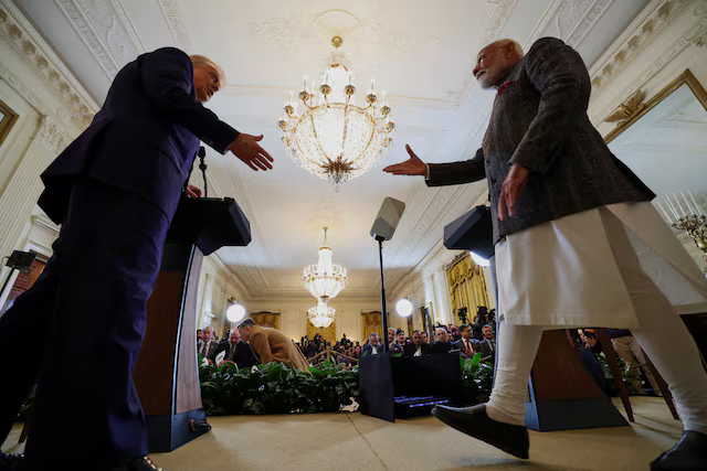 Tổng thống Mỹ Donald Trump và Thủ tướng Ấn Độ Narendra Modi trong cuộc họp báo chung tại Nhà Trắng ngày 13/2/2025 - Ảnh: Reuters