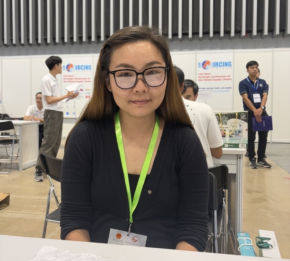 &nbsp;Bà Lisa Lee - Trưởng bộ phận Bán hàng & Tiếp thị của LS SND.