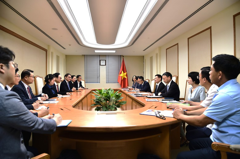  Phó Thủ tướng Hồ Đức Phớc tại buổi làm việc với lãnh đạo Công ty Hyundai Rotem và Tập đoàn THACO (Việt Nam). Ảnh: VGP