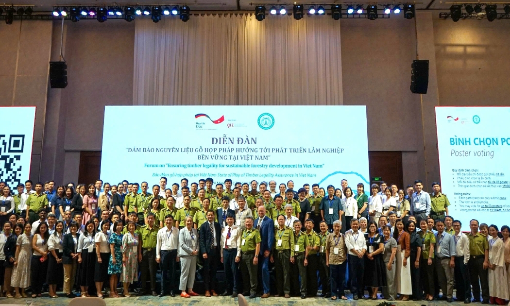 Các đại biểu cùng chụp ảnh lưu niệm tại Diễn đàn. Ảnh GIZ.