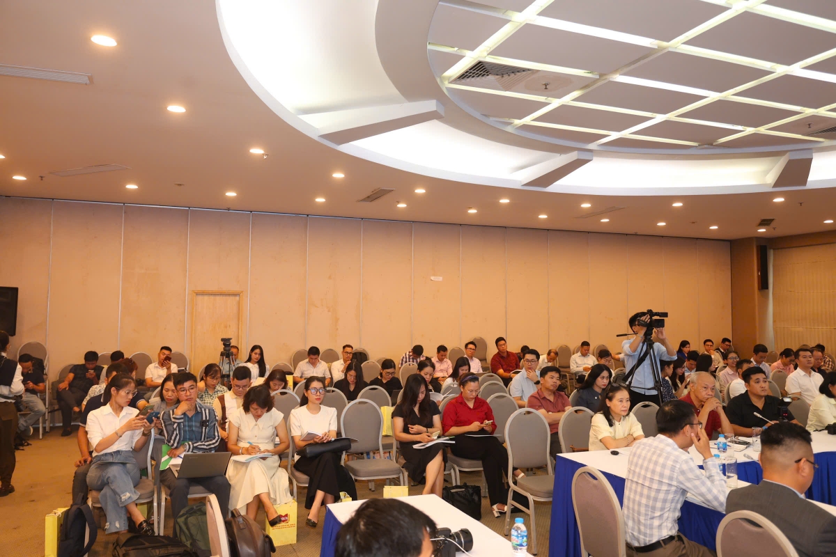 Quang cảnh diễn đàn.