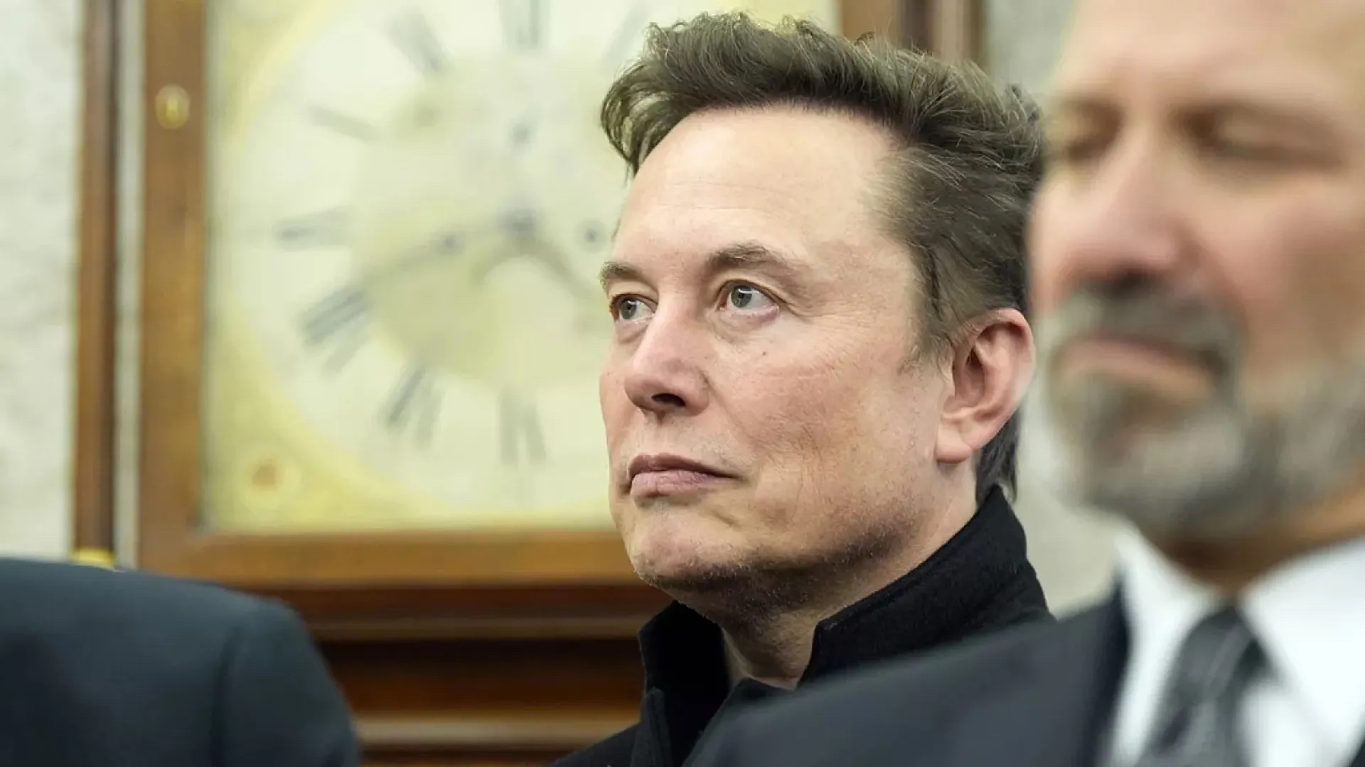 <i>Musk lần đầu tiên trở thành người giàu nhất thế giới cách đây bốn năm. Một lý do lớn là cổ phần của ông trong một nhà sản xuất ô tô điện đang rất hot nhưng giờ đã hạ nhiệt đó là Tesla.</i>