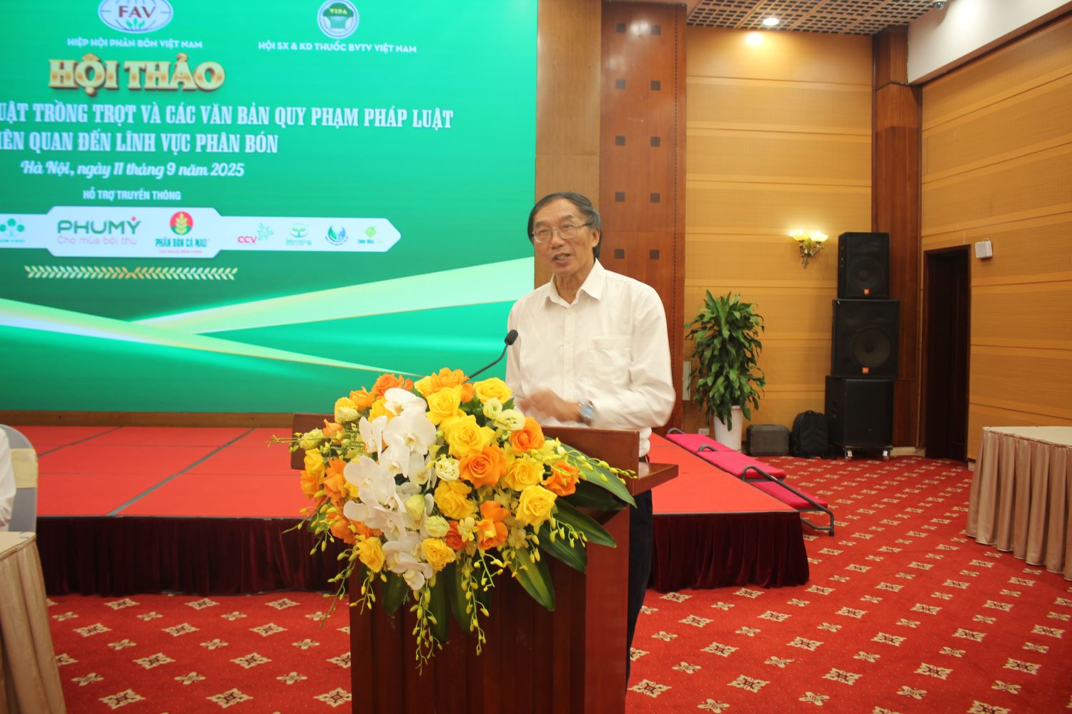 TS. Phùng Hà: "Cần tập trung phát triển các sản phẩm phân bón chất lượng cao, tiết kiệm năng lượng, thân thiện với môi trường". Ảnh Chu Khôi.