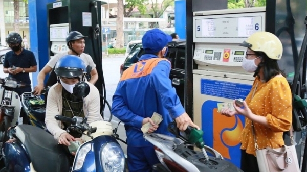 Giá xăng dầu trong nước biến động theo thị trường thế giới
