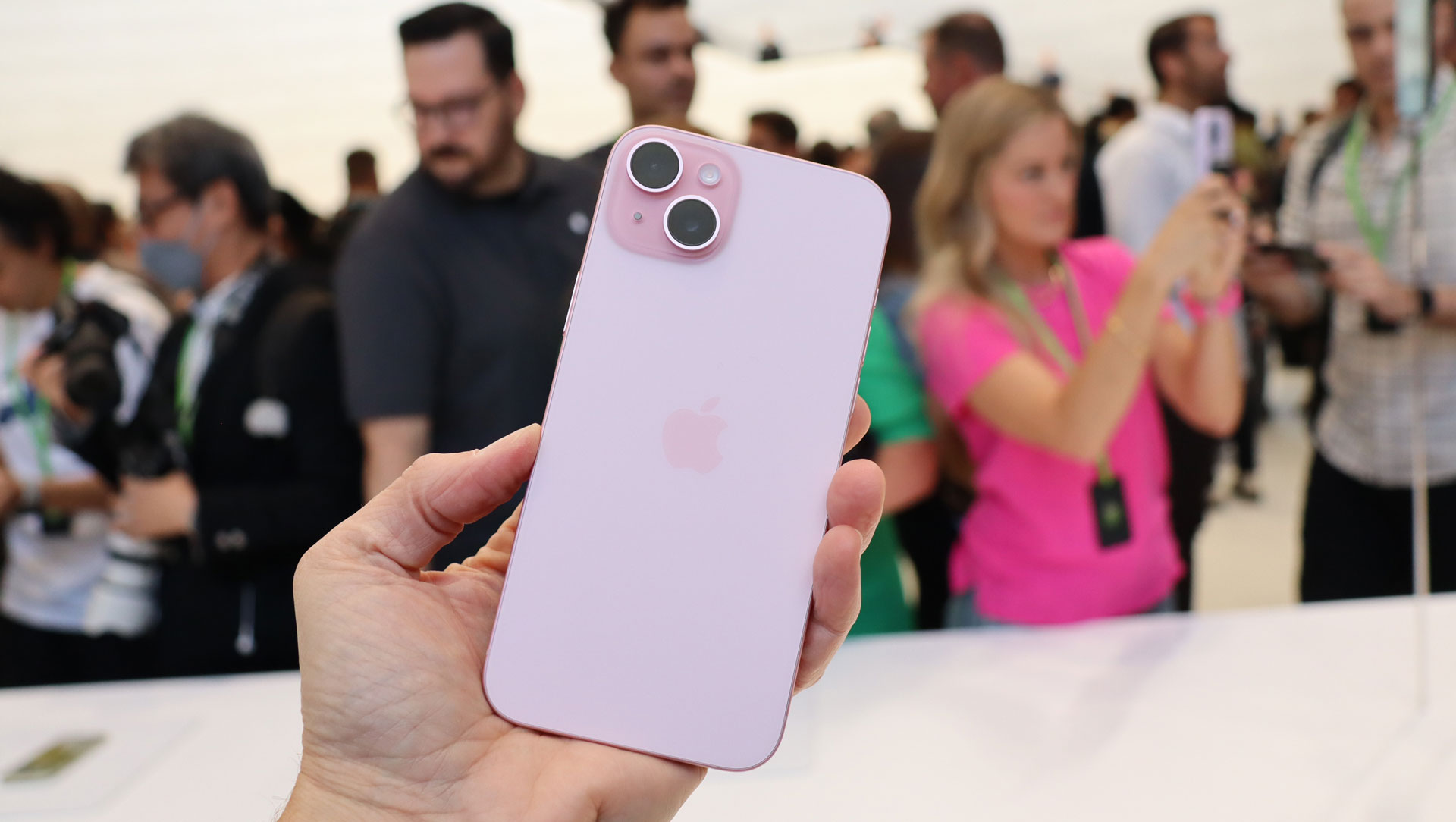 iPhone 15 là một trong số các dòng điện thoại đời cũ đã "bị" Apple "khải tử" trên Apple Store ngay sau khi hãng ra mắt thế hệ iPhone 17.