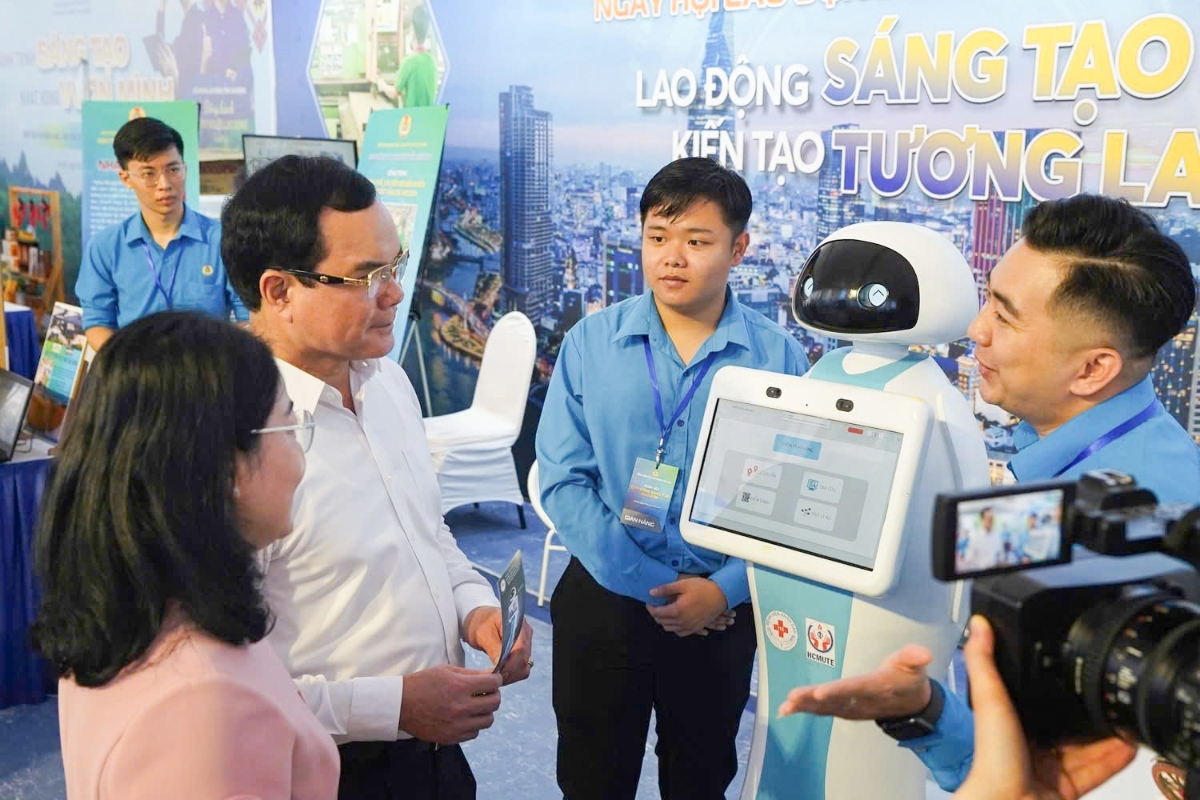Robot của Bệnh viện Nhân dân 115 ghi dấu ấn tại Ngày hội Lao động sáng tạo toàn quốc năm 2025.