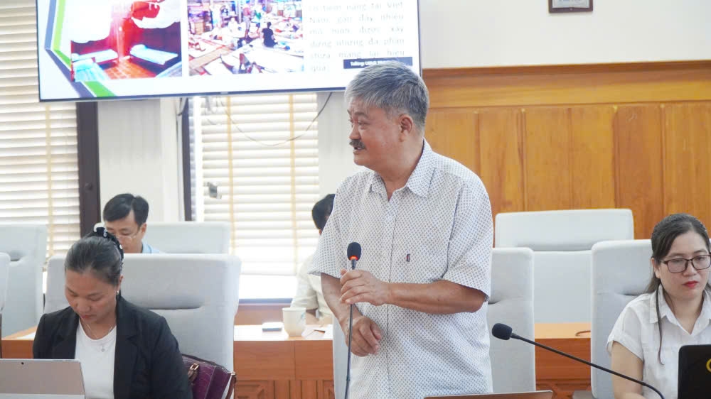 Phó Chủ tịch Thường trực UBND thành phố Huế Nguyễn Thanh Bình phát biểu tại hội nghị.