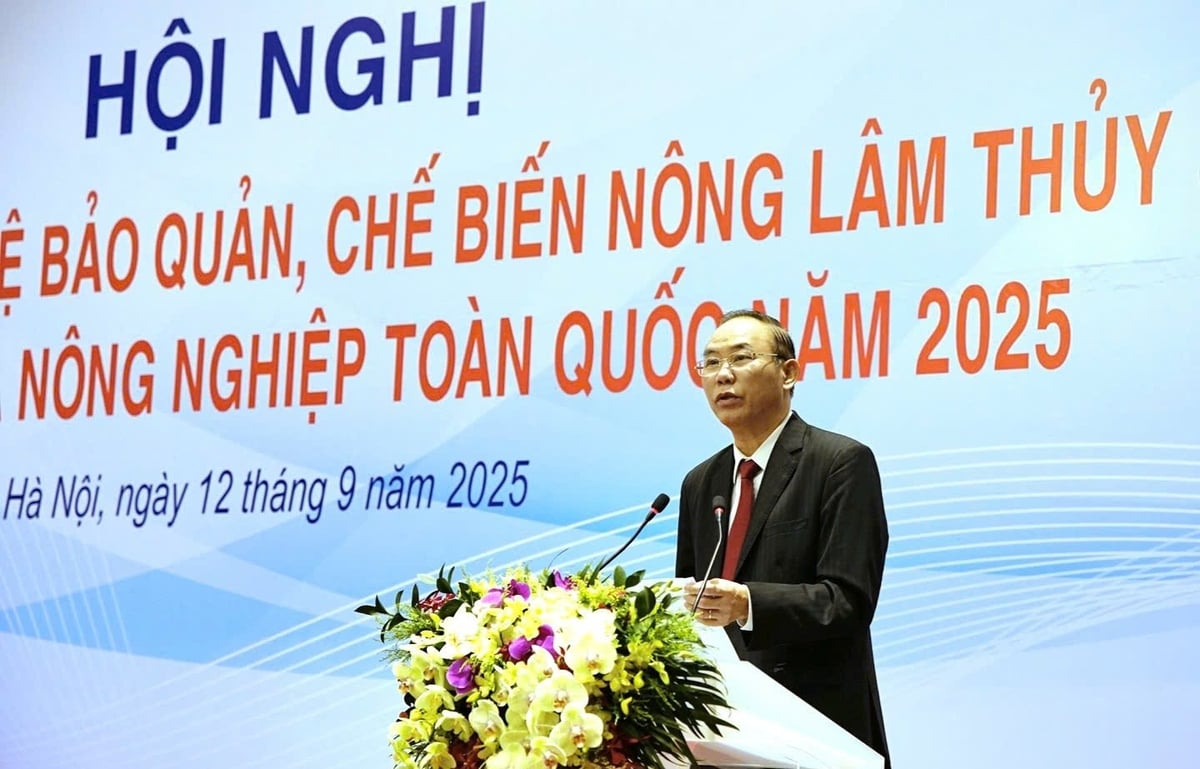 Thứ trưởng Phùng Đức Tiến: "Khoa học công nghệ cũng đóng vai trò quan trọng trong việc phát triển các mô hình sản xuất nông nghiệp thích ứng với biến đổi khí hậu".