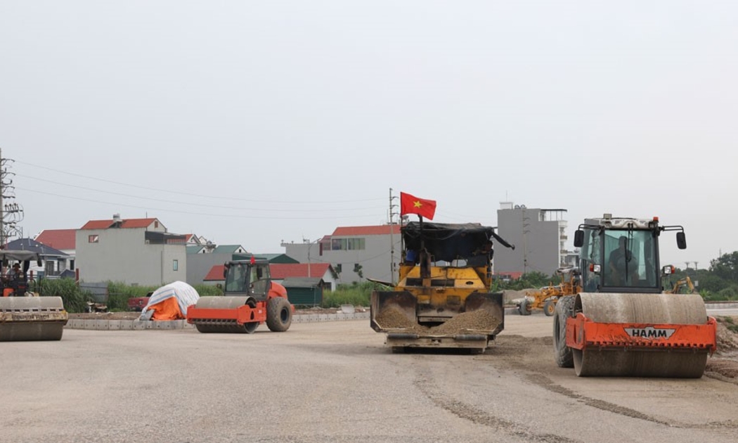 Công trường thi công dự án Dự án đầu tư xây dựng nút giao Phú Thứ và tuyến đường kết nối trên địa bàn phường Hà Nam (Ninh Bình)