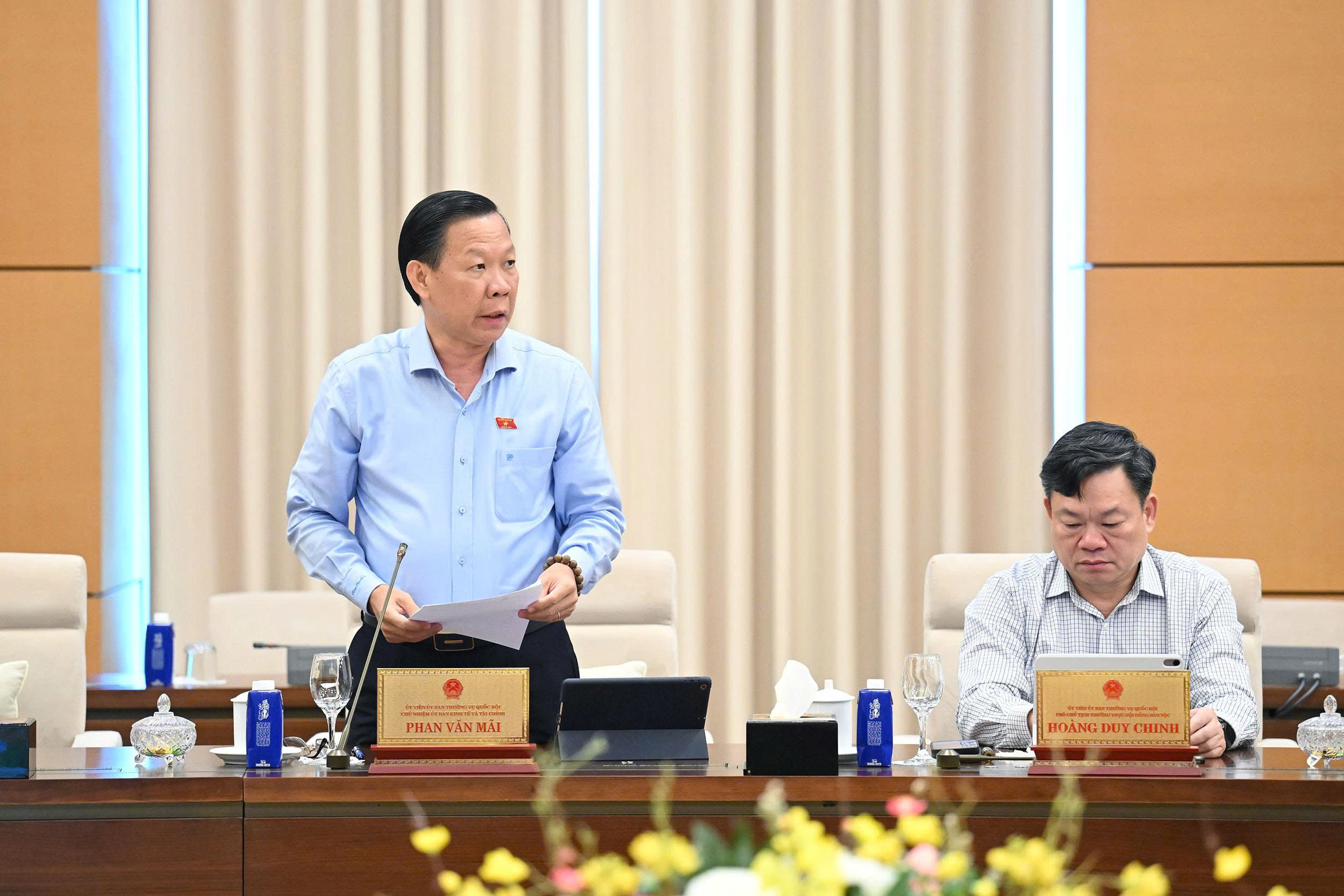 Chủ nhiệm Uỷ ban Kinh tế và Tài chính Phan Văn Mãi trình bày thẩm tra sơ bộ dự án Luật Phá sản (sửa đổi). Ảnh: Quốc hội.