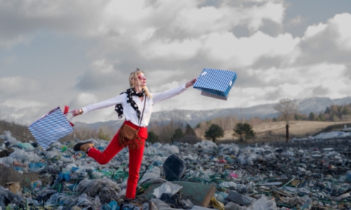 Châu Âu chính thức “siết” thời trang nhanh