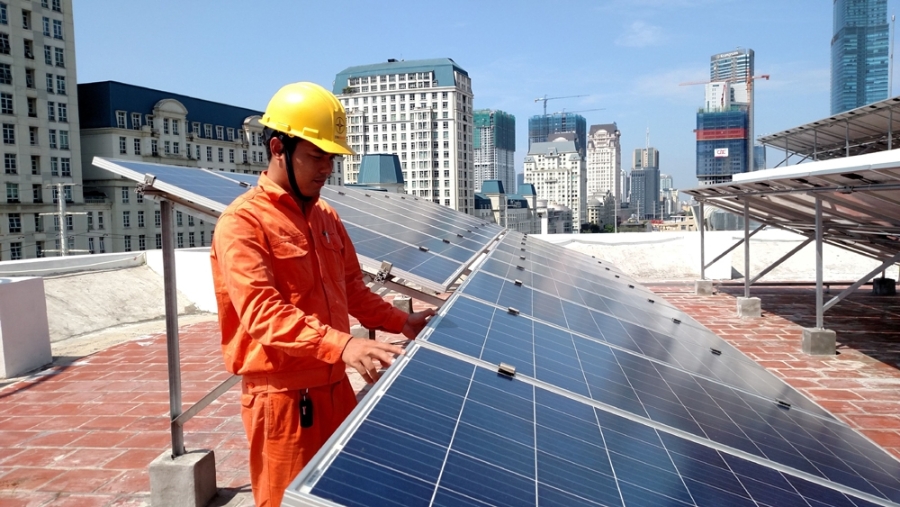 Hà Nội sẽ thực hiện các biện pháp, hoạt động giảm phát thải khí nhà kính; chuyển đổi cơ cấu sử dụng năng lượng theo hướng tăng tỷ lệ các nguồn năng lượng tái tạo.