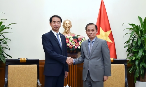 Quyền Bộ trưởng Ngoại giao Lê Hoài Trung tiếp Đại sứ Trung Quốc Hà Vĩ