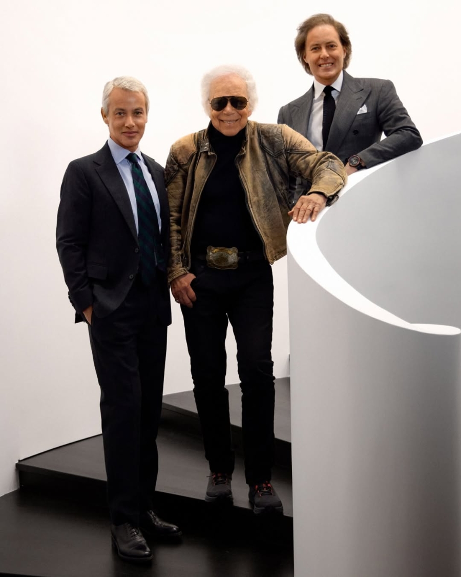 Nhà thiết kế Ralph Lauren (giữa).