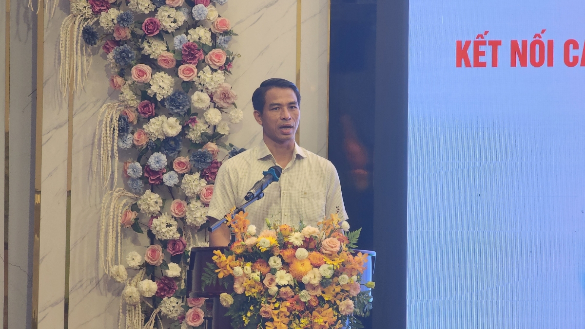 Ông Vương Đình Thanh, Phó giám đốc Trung tâm khuyến công và tư vấn phát triển công nghiệp (Sở Công thương Hà Nội) phát biểu khai mạc hội nghị. Ảnh: Việt An.