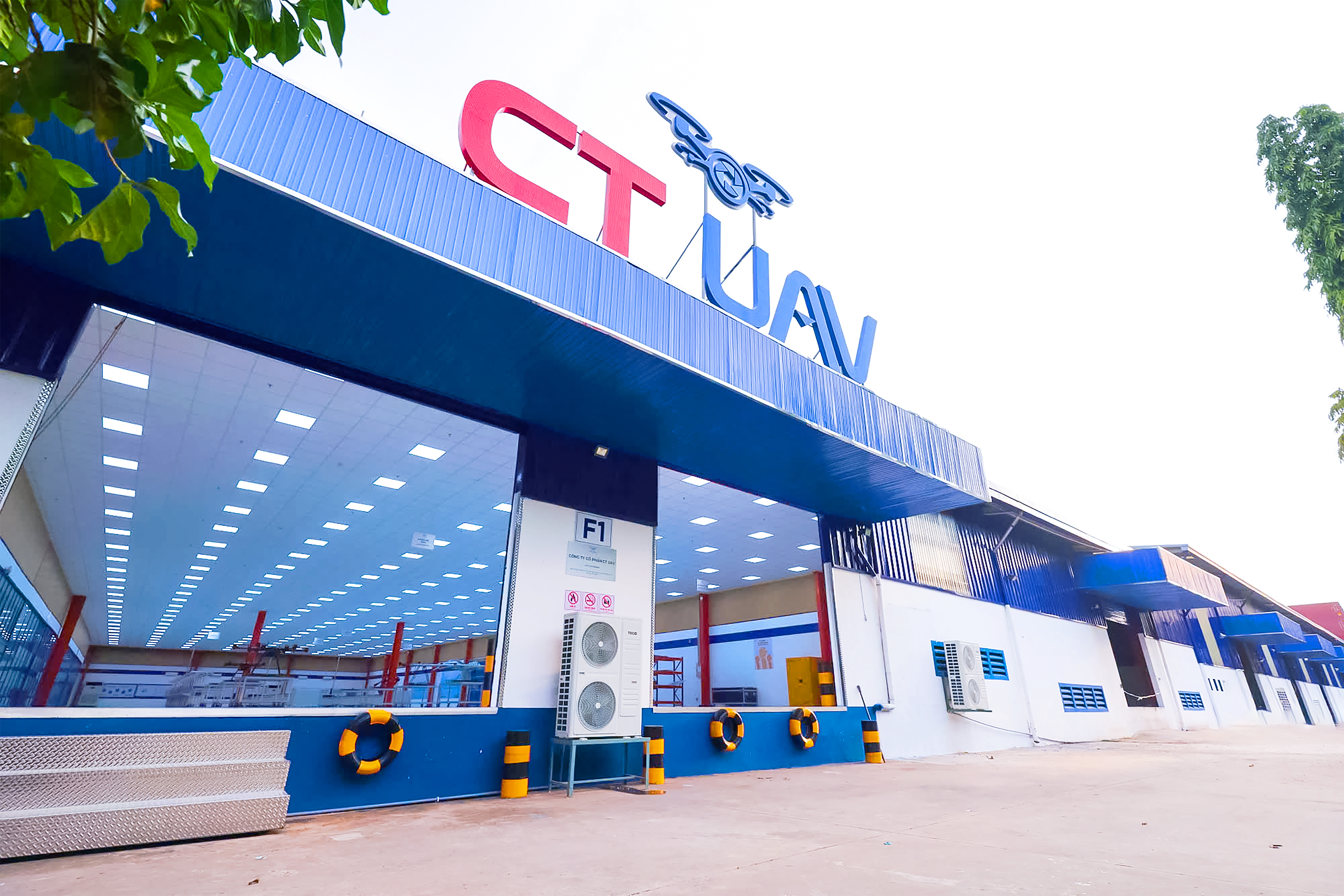 Multi-application UAV manufacturing plant, heavy-duty transport UAV manufacturing plant, UAV battery manufacturing plant, UAV engine manufacturing plant (from left to right)
