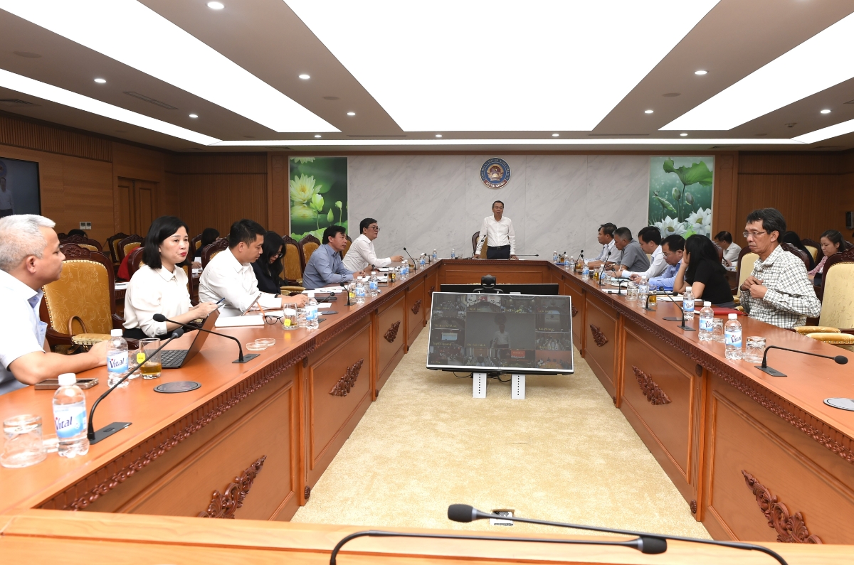 Thứ trưởng Bộ Tài chính Nguyễn Đức Chi chủ trì hội nghị trực tuyến. (Ảnh: Bộ Tài chính)