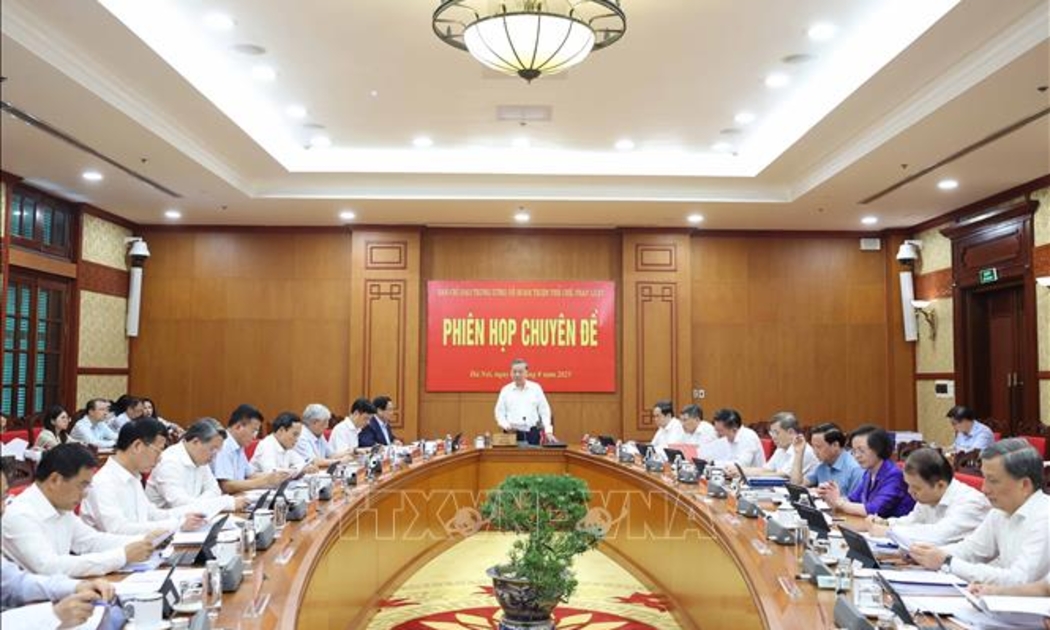 Ban Chỉ đạo Trung ương họp phiên chuyên đề về hoàn thiện thể chế, pháp luật chiều 5/8. Ảnh: TTXVN.