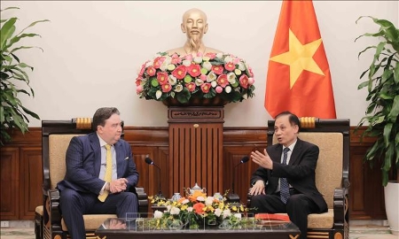 Quyền Bộ trưởng Bộ Ngoại giao Lê Hoài Trung tiếp Đại sứ Hoa Kỳ Marc Knapper