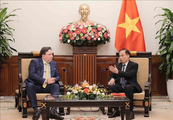 Quyền Bộ trưởng Bộ Ngoại giao Lê Hoài trung tiếp Đại sứ đặc mệnh toàn quyền Hợp chúng quốc Hoa Kỳ tại Việt Nam Marc Knapper. Ảnh:TTXVN.