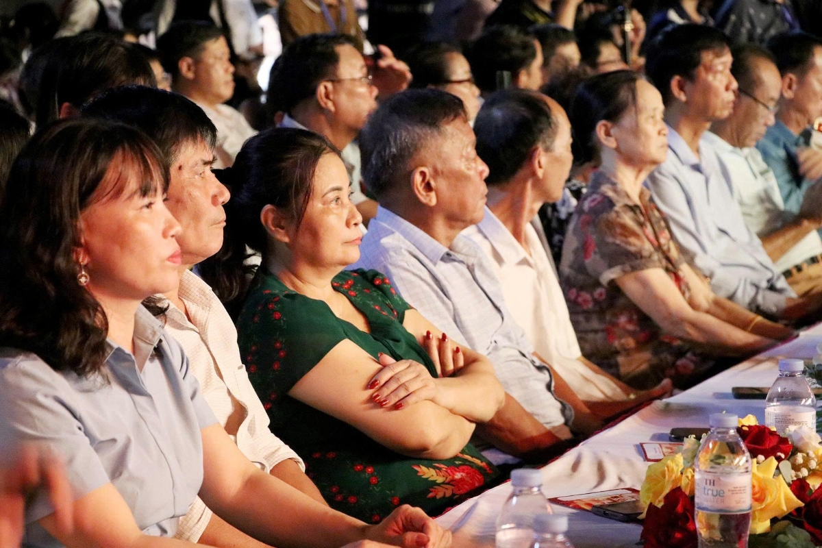 Thân nhân các anh hùng liệt sỹ Xô Viết tham dự chương trình