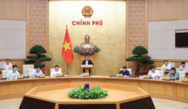 Thủ tướng chỉ đạo rà soát các vướng mắc của luật pháp đang cản trở người dân, doanh nghiệp để sửa đổi nhằm khơi thông, kiến tạo phục vụ nhân dân, doanh nghiệp và sự phát triển nhanh và bền vững của đất nước. Ảnh: VGP